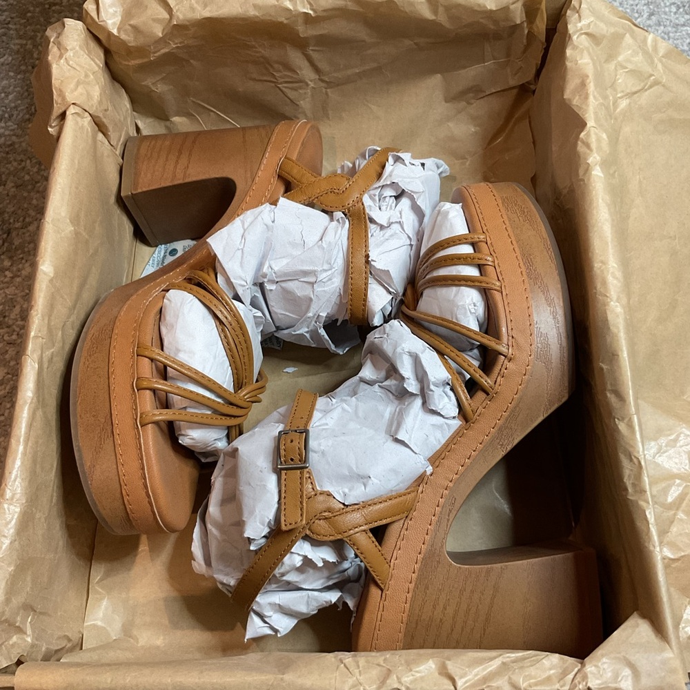 Lucky Brand Ismene Cognac Leather Platform Sandals – Size 8 (NIB) - Picture 9 of 11